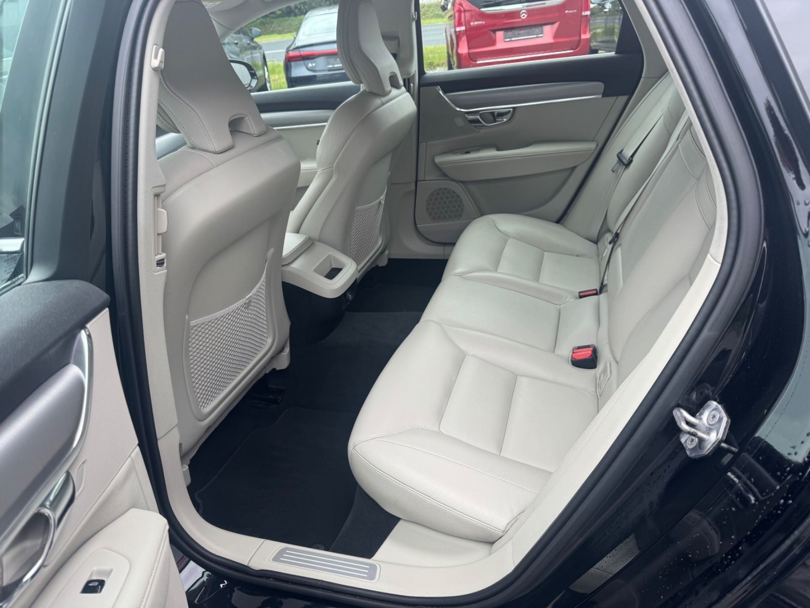 Volvo V90 Kombi Momentum Leder PDC MFL Navi Lane Temp