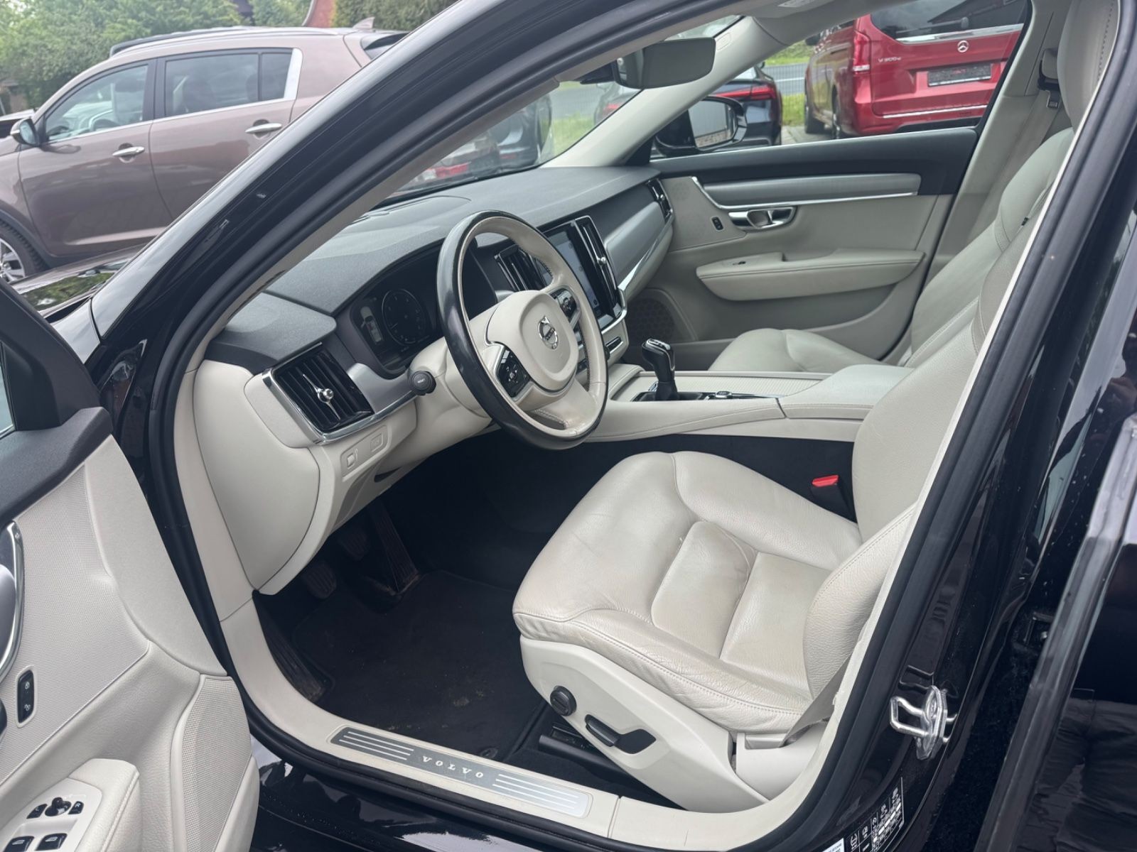 Volvo V90 Kombi Momentum Leder PDC MFL Navi Lane Temp