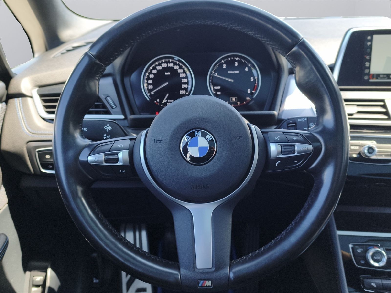 BMW 218 Active Tourer xDrive M Sport/AHK/ Garantie