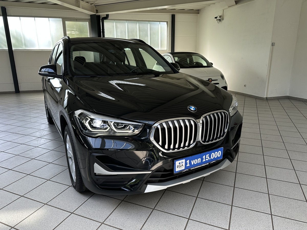 BMW X1sDrive18i xLine Leder schwarz Pano AHK Sportsitze