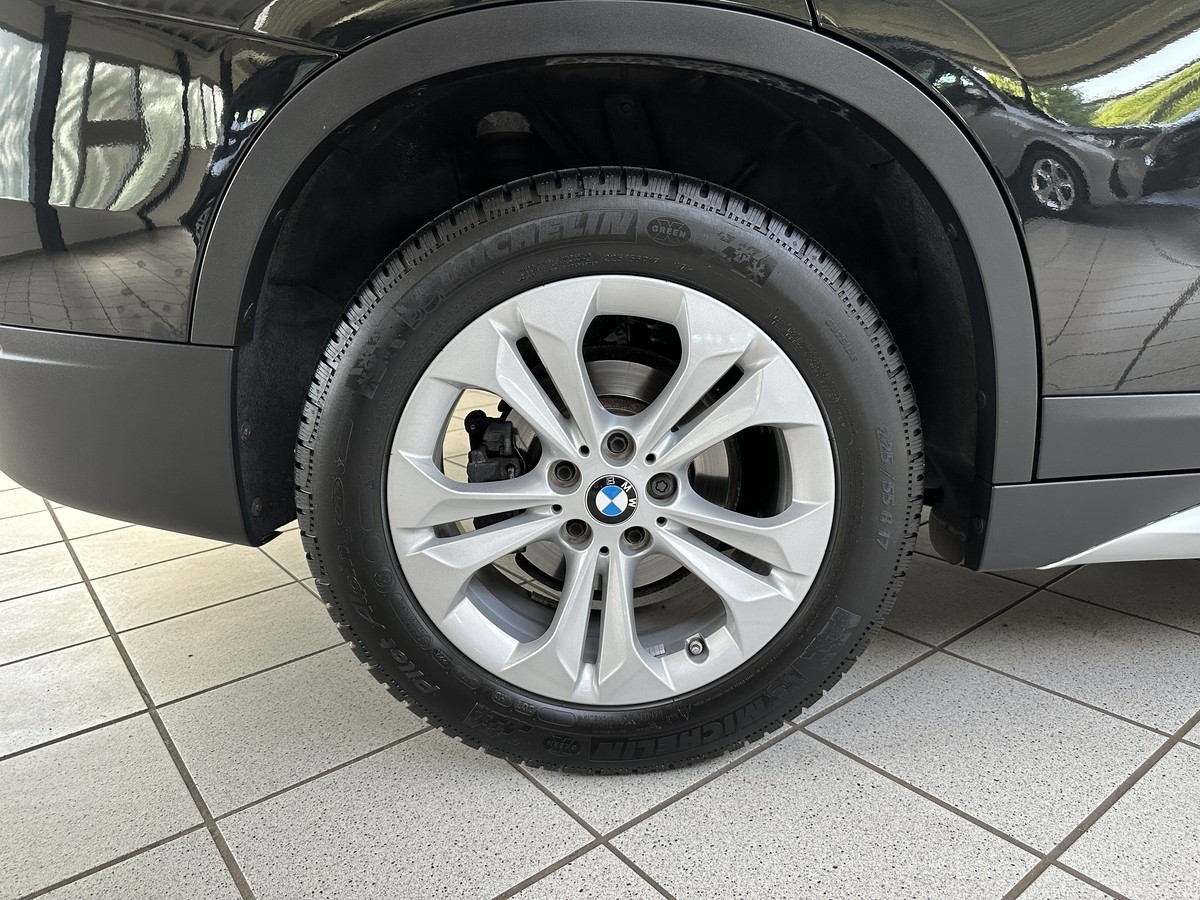 BMW X1sDrive18i xLine Leder schwarz Pano AHK Sportsitze