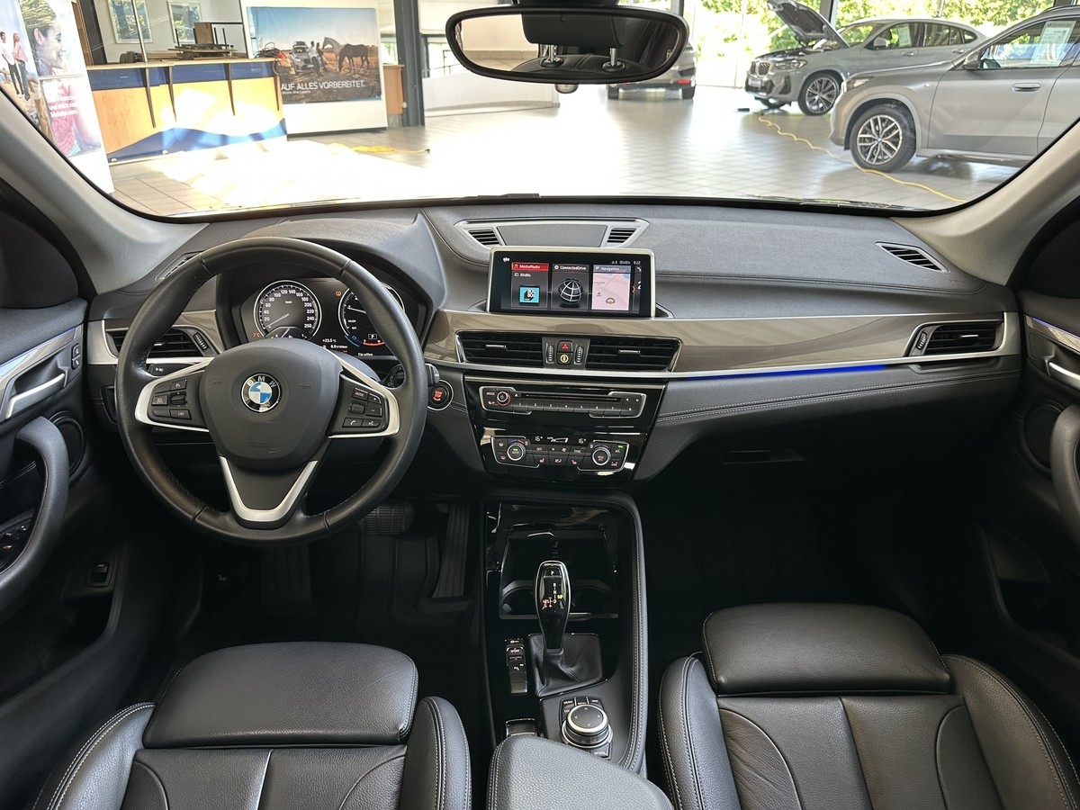 BMW X1sDrive18i xLine Leder schwarz Pano AHK Sportsitze