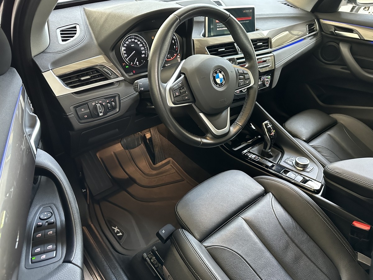 BMW X1sDrive18i xLine Leder schwarz Pano AHK Sportsitze