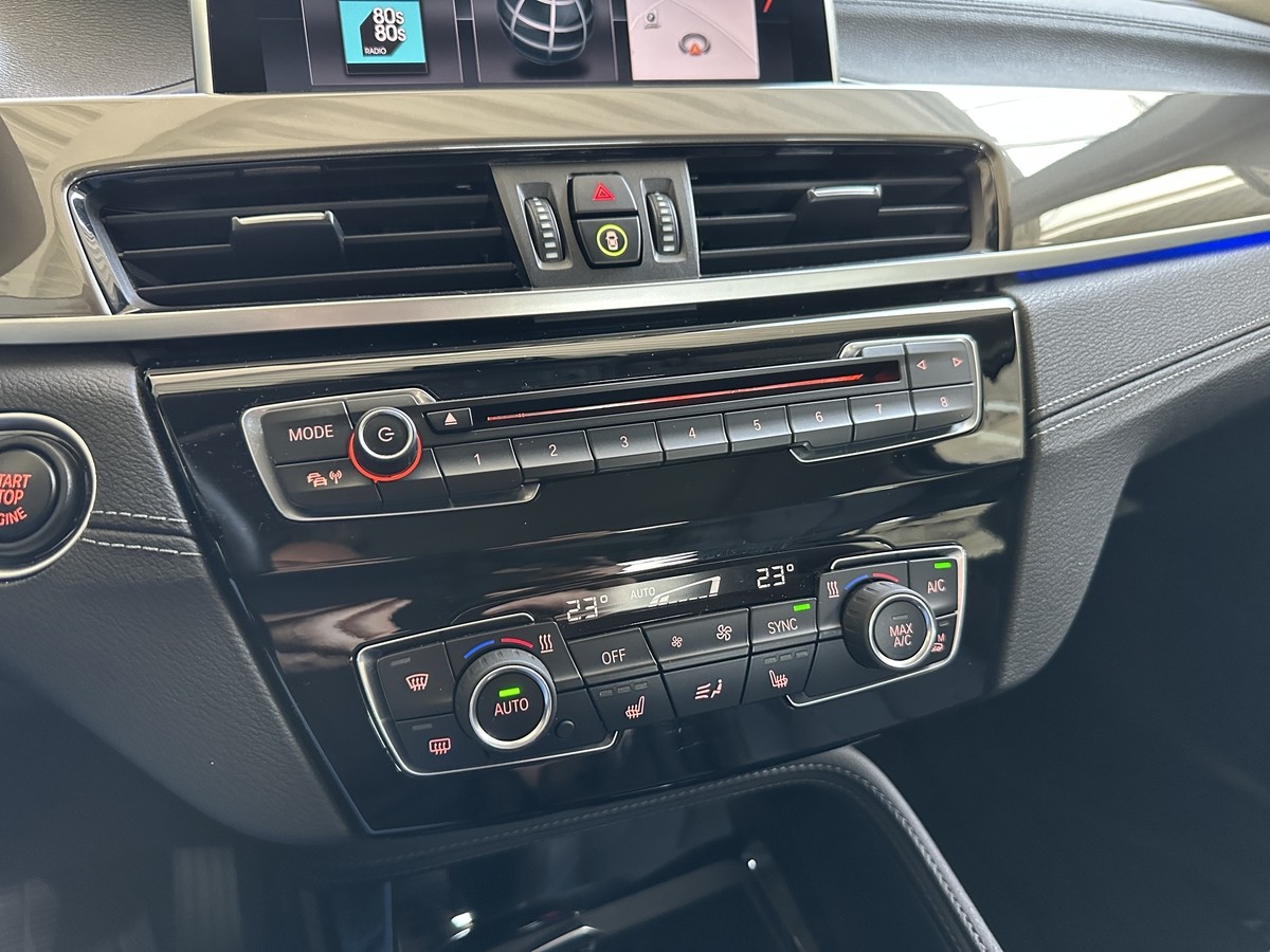 BMW X1sDrive18i xLine Leder schwarz Pano AHK Sportsitze