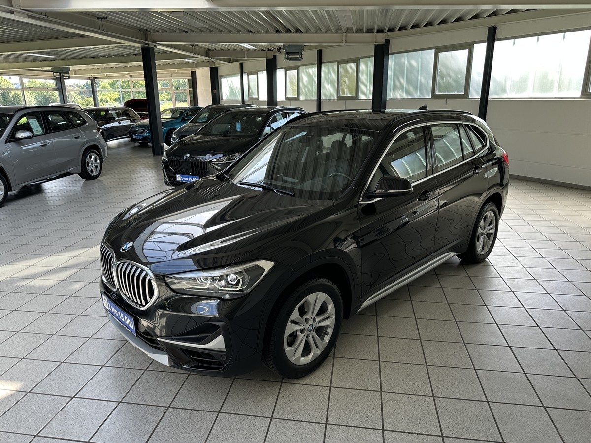 BMW X1sDrive18i xLine Leder schwarz Pano AHK Sportsitze