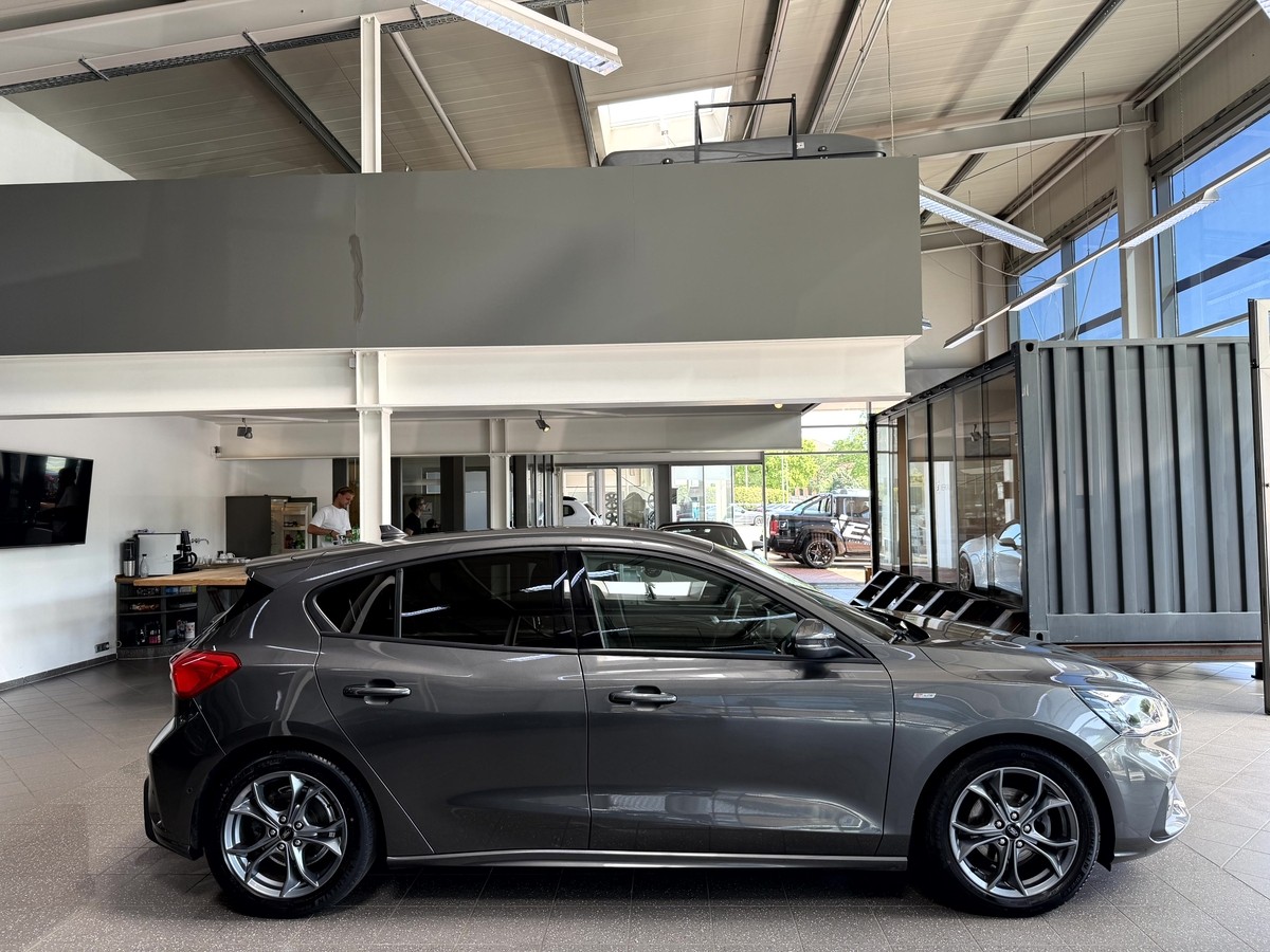 Ford Focus 1.0 EcoBoost ST-Line LED R.Cam CarPlay 