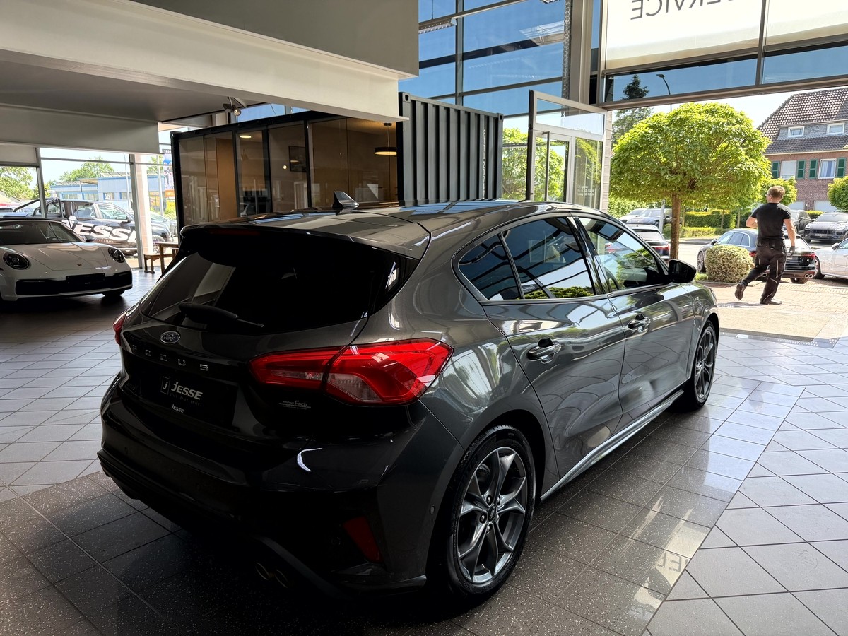 Ford Focus 1.0 EcoBoost ST-Line LED R.Cam CarPlay 