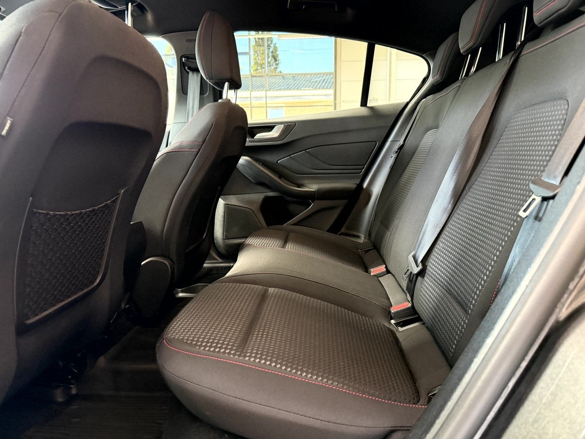 Ford Focus 1.0 EcoBoost ST-Line LED R.Cam CarPlay 