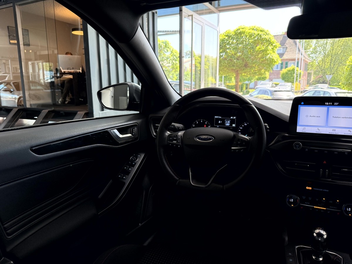 Ford Focus 1.0 EcoBoost ST-Line LED R.Cam CarPlay 