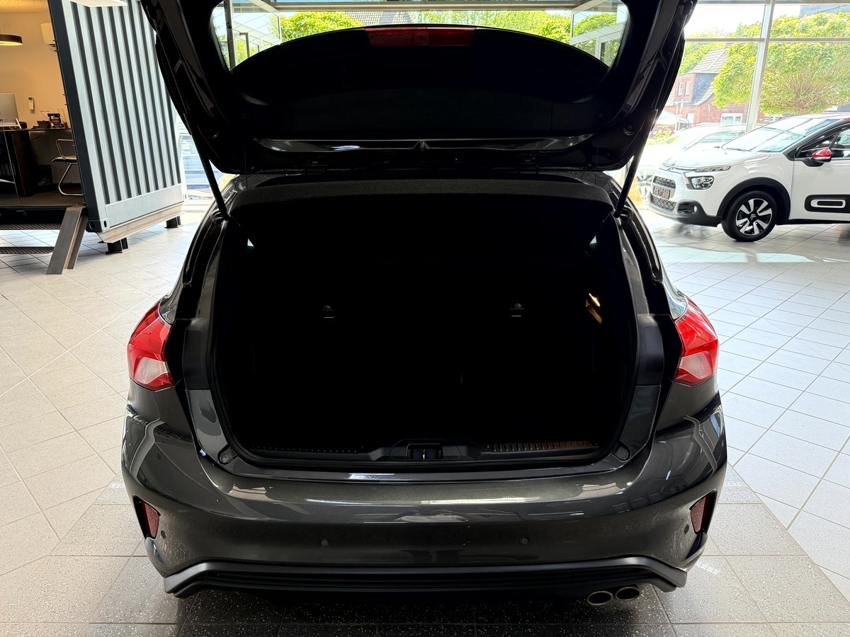 Ford Focus 1.0 EcoBoost ST-Line LED R.Cam CarPlay 