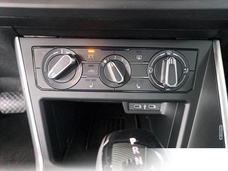 Volkswagen Taigo 1.0 TSI DSG Life Navi LED ACC Sitzheizung PDC Kamera LM16