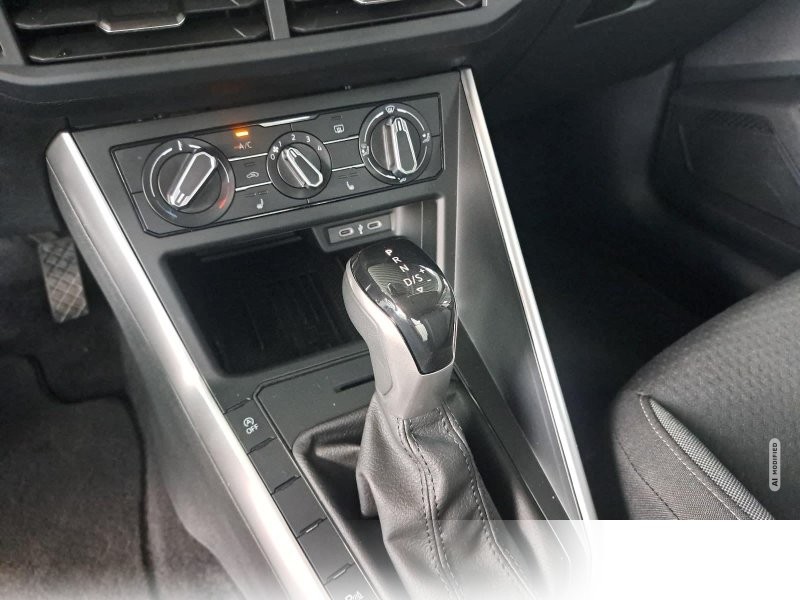 Volkswagen Taigo 1.0 TSI DSG Life Navi LED ACC Sitzheizung PDC Kamera LM16