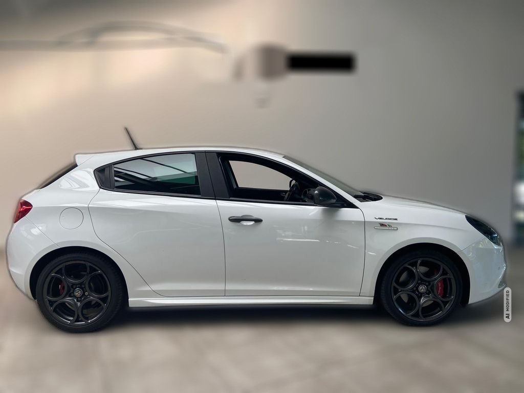 Alfa Romeo Giulietta Veloce DNA Bi-Xen Alcanta Navi BOSE