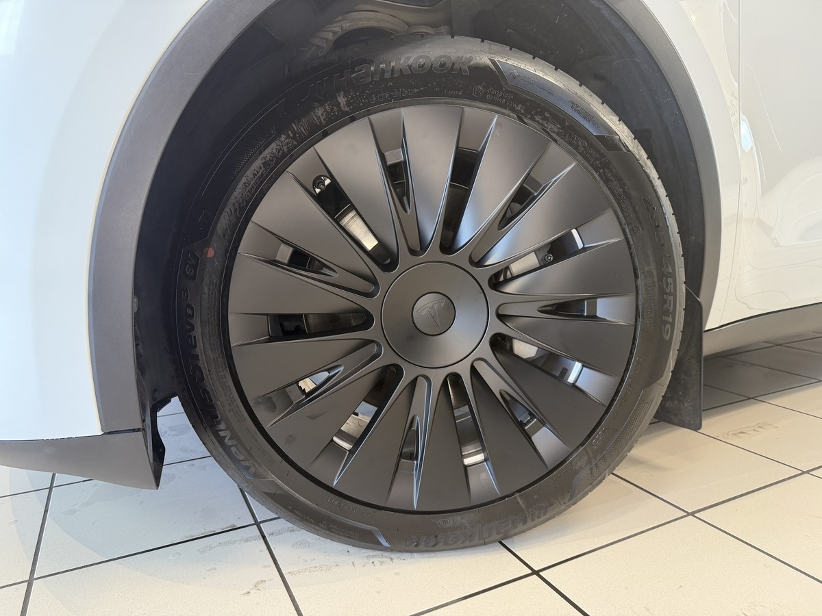 Tesla Model Y RWD Basis *93% Batteriezustand*