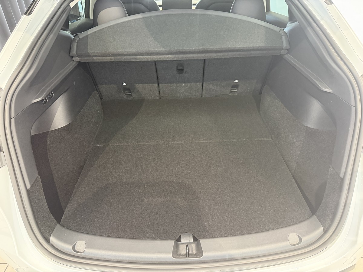 Tesla Model Y RWD Basis *93% Batteriezustand*