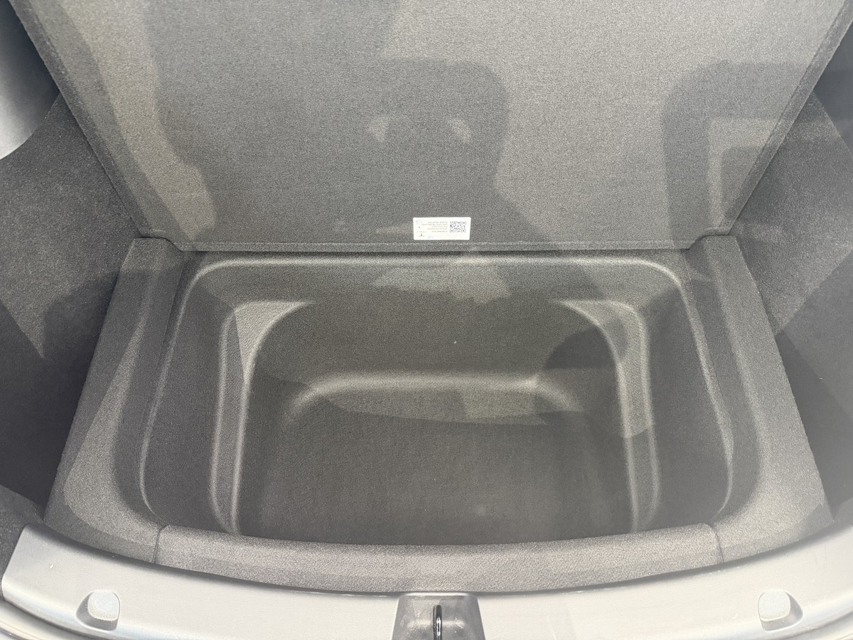 Tesla Model Y RWD Basis *93% Batteriezustand*