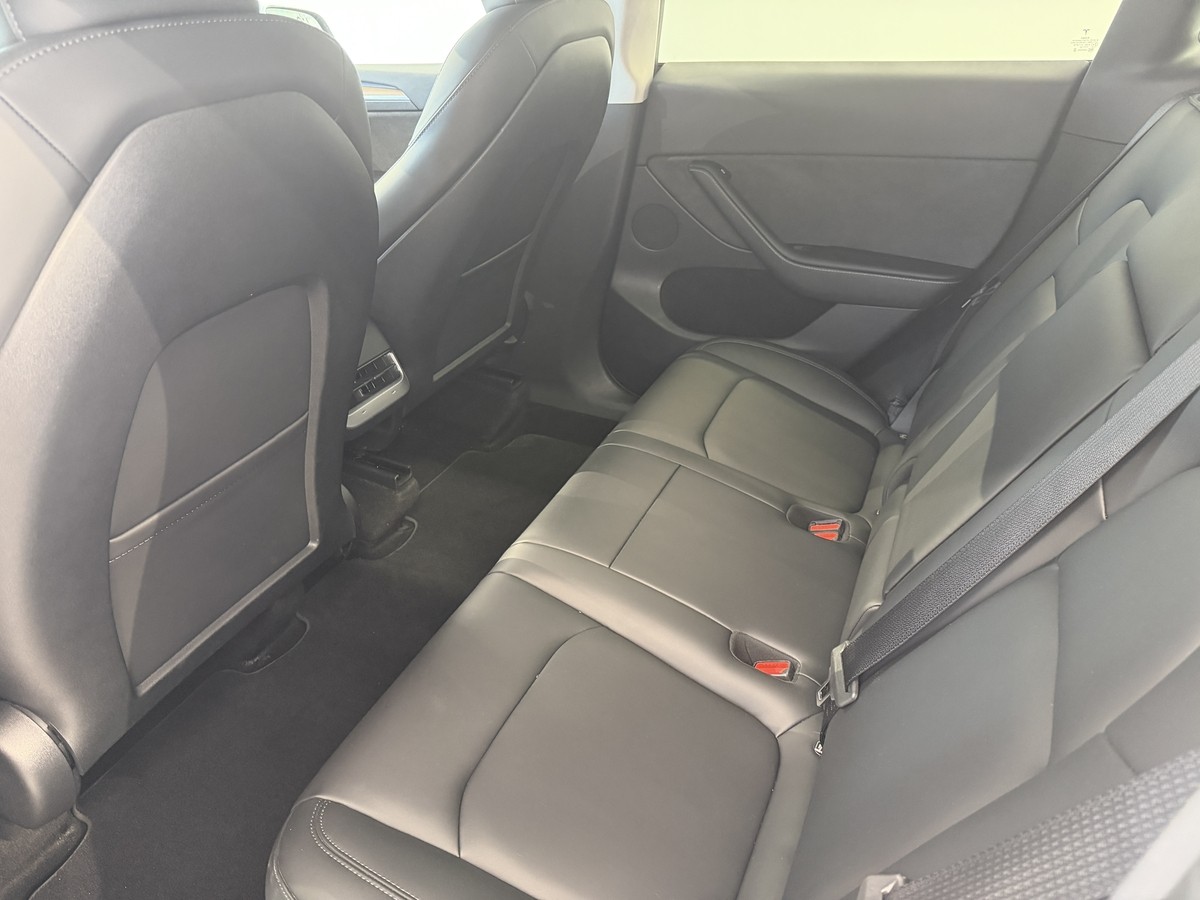 Tesla Model Y RWD Basis *93% Batteriezustand*