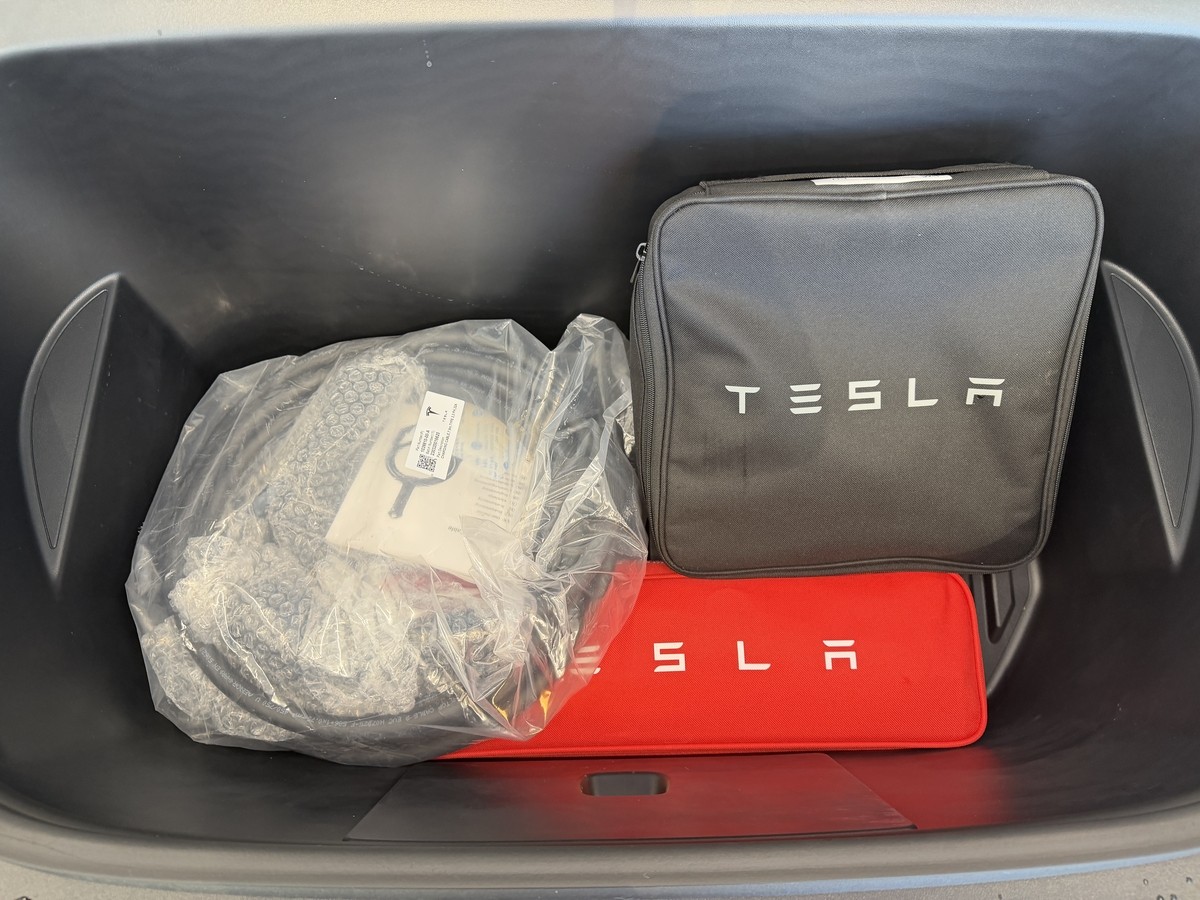 Tesla Model Y RWD Basis *93% Batteriezustand*