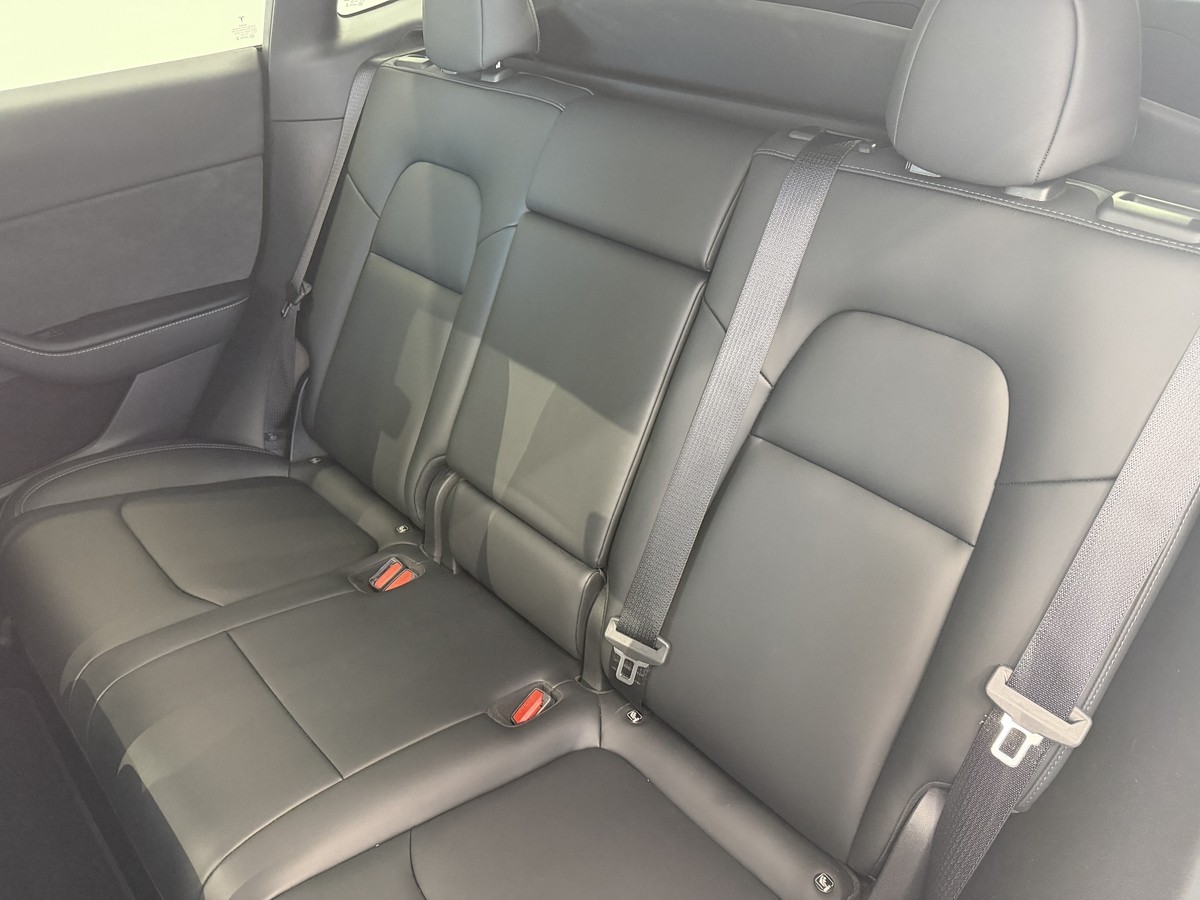 Tesla Model Y RWD Basis *93% Batteriezustand*