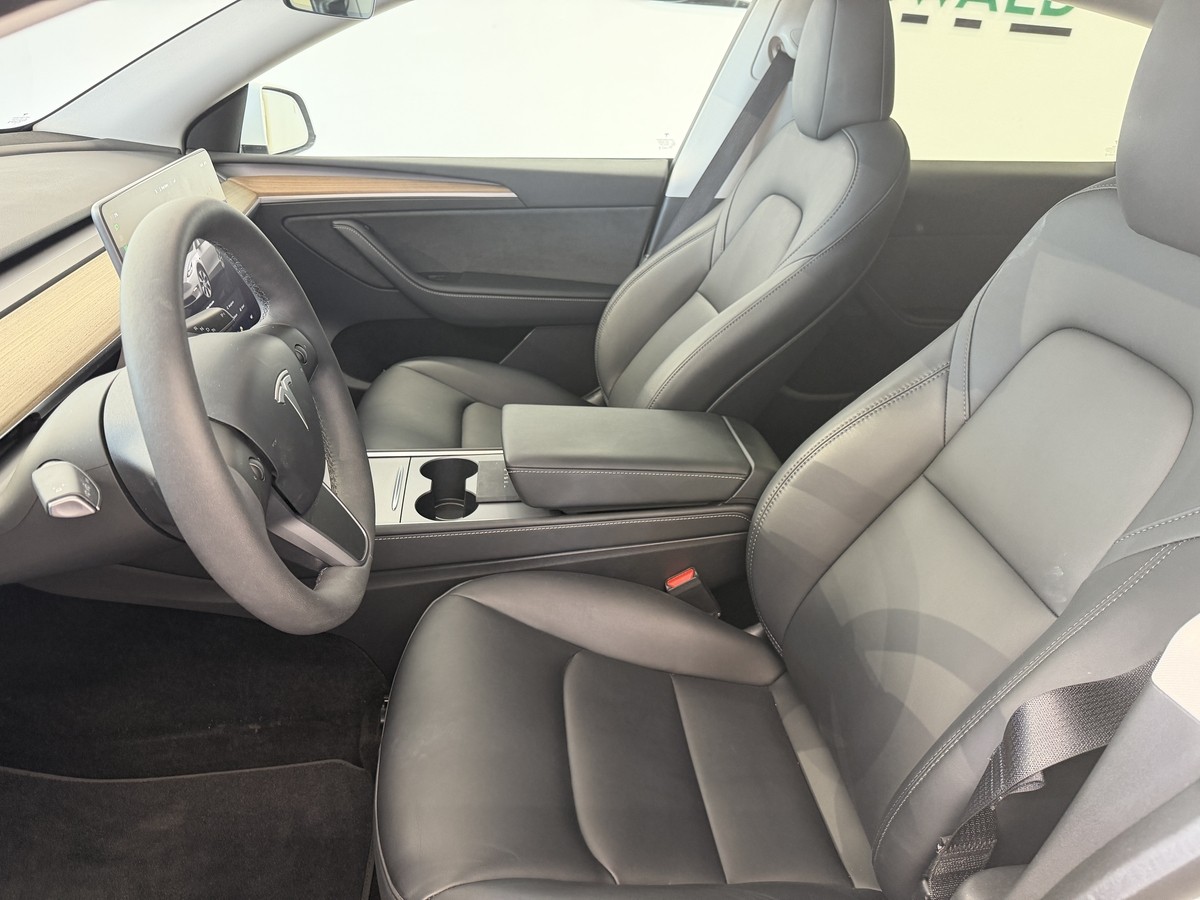 Tesla Model Y RWD Basis *93% Batteriezustand*