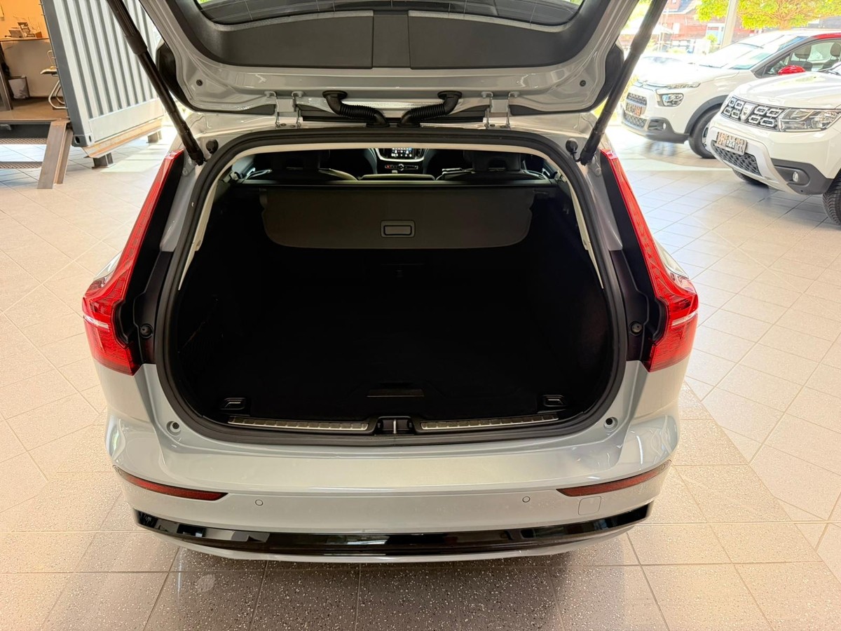 Volvo V60 B4 Plus Dark LED BLIS H&K AHK 360