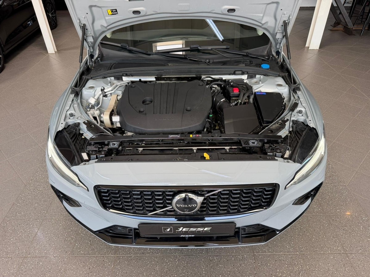 Volvo V60 B4 Plus Dark LED BLIS H&K AHK 360