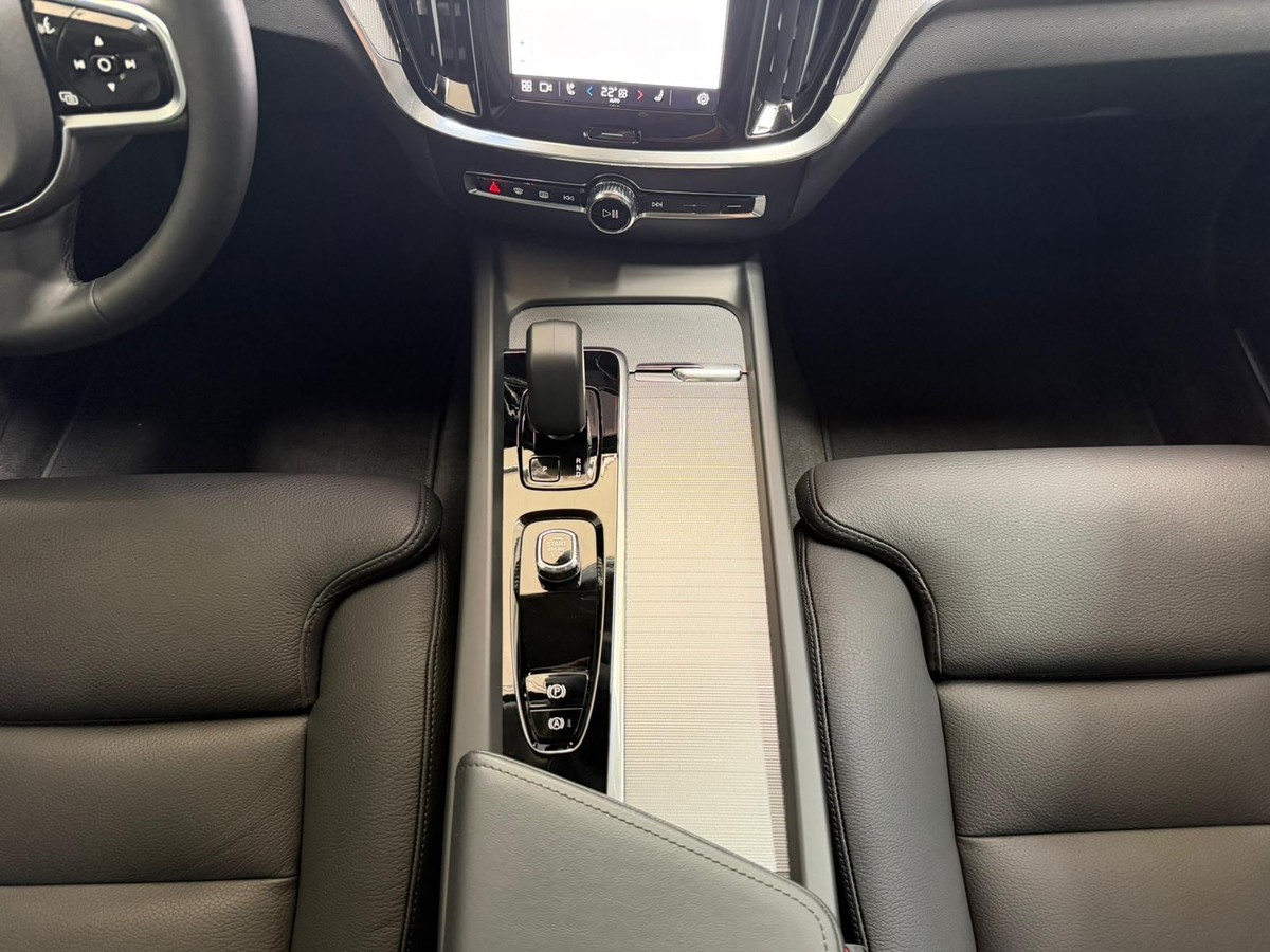 Volvo V60 B4 Plus Dark LED BLIS H&K AHK 360