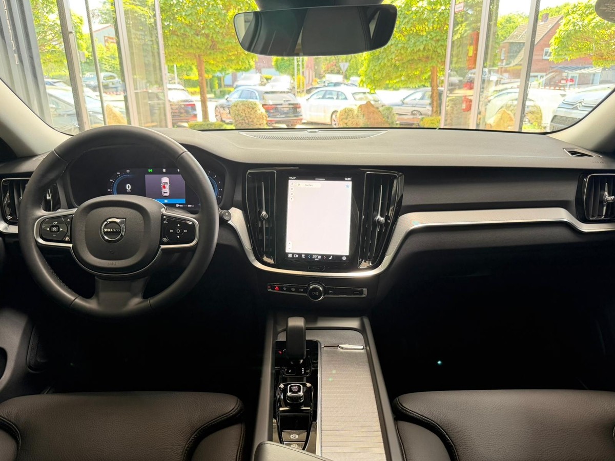Volvo V60 B4 Plus Dark LED BLIS H&K AHK 360