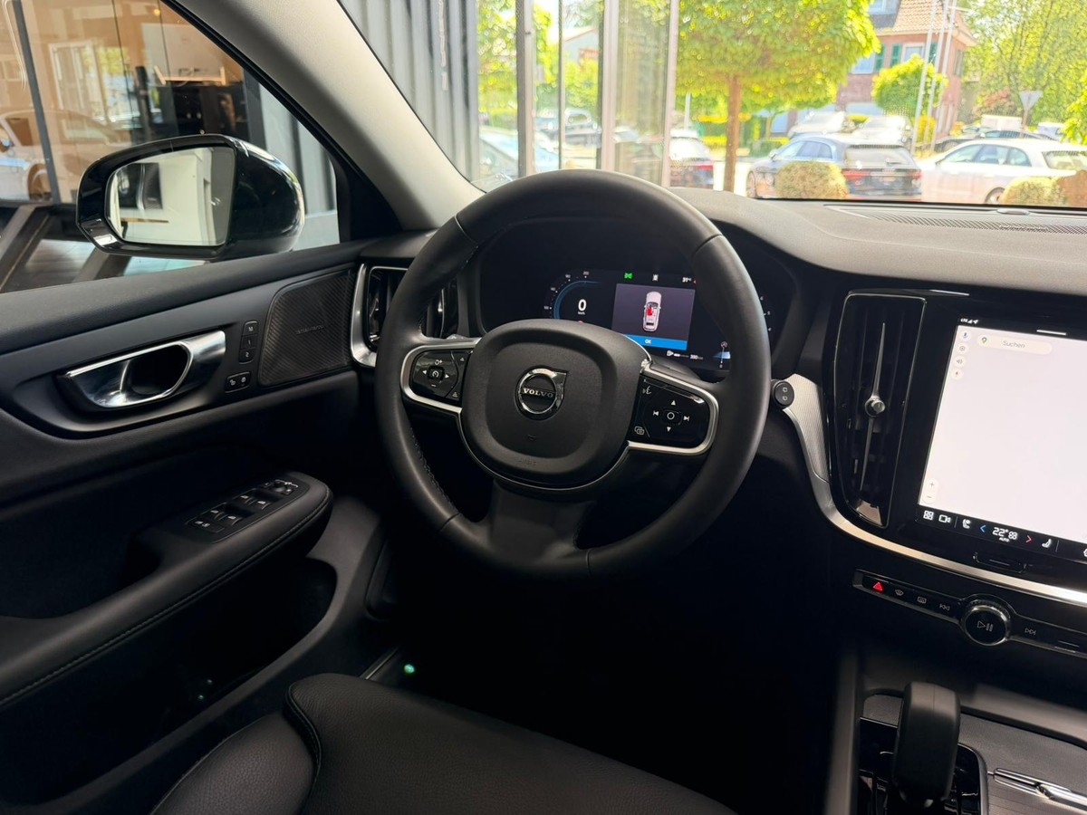 Volvo V60 B4 Plus Dark LED BLIS H&K AHK 360