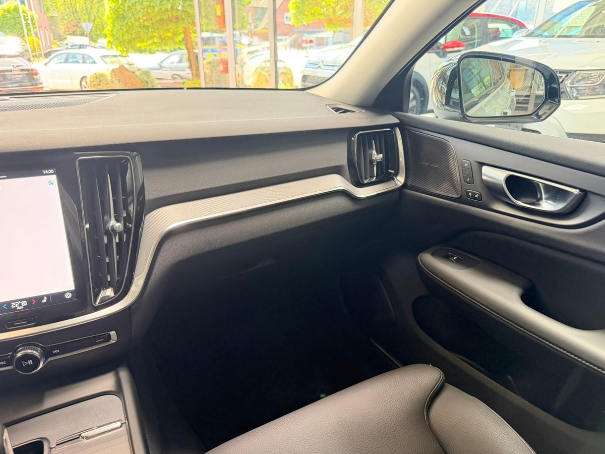 Volvo V60 B4 Plus Dark LED BLIS H&K AHK 360