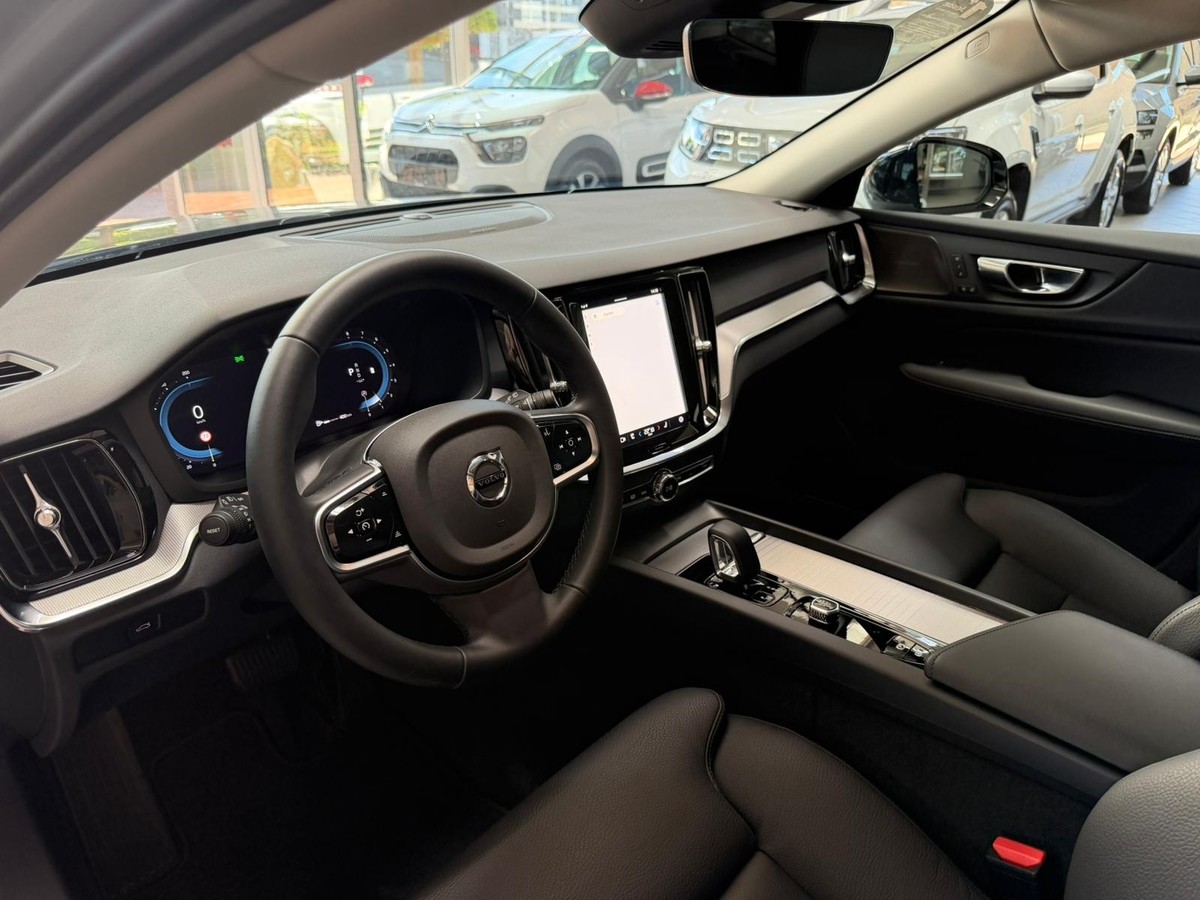 Volvo V60 B4 Plus Dark LED BLIS H&K AHK 360