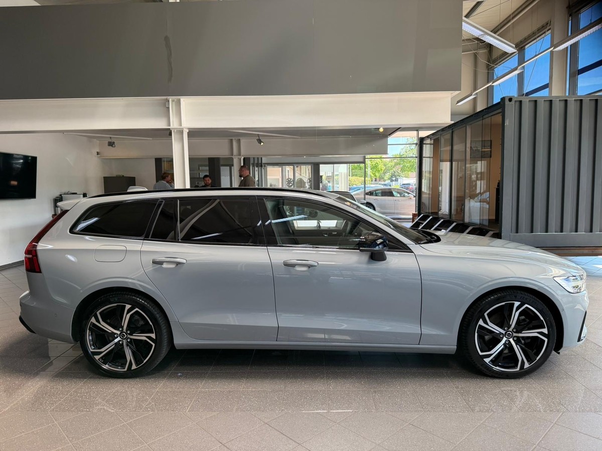Volvo V60 B4 Plus Dark LED BLIS H&K AHK 360