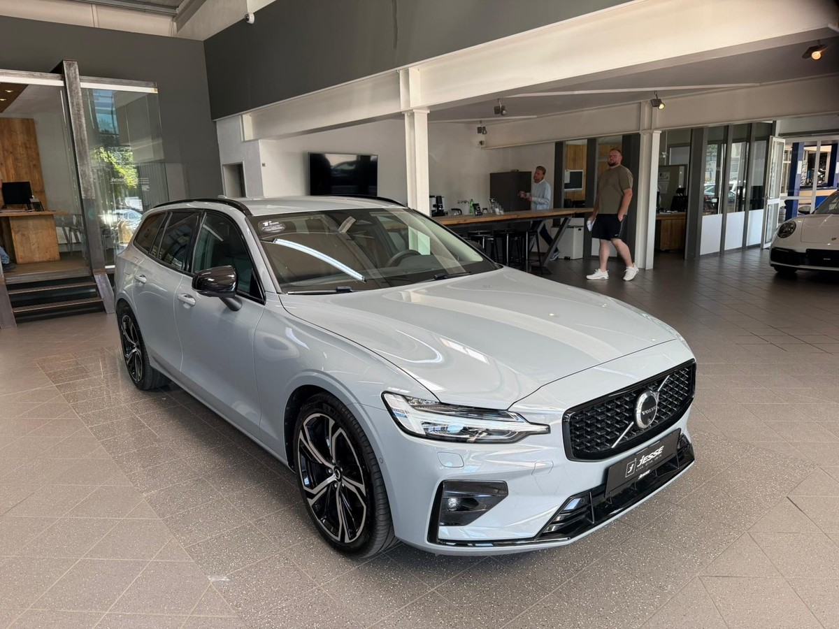 Volvo V60 B4 Plus Dark LED BLIS H&K AHK 360
