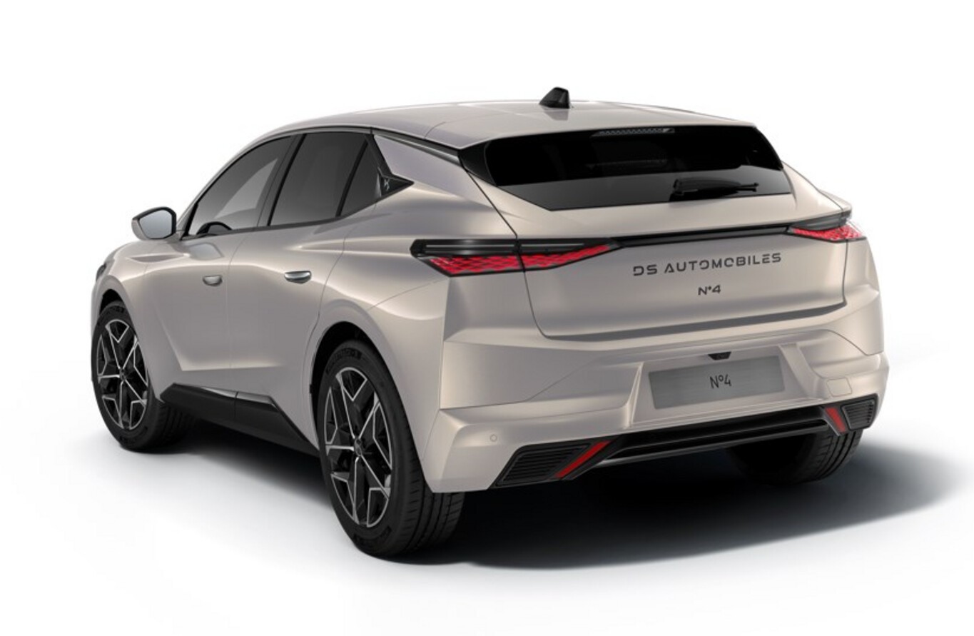 DS Automobiles N°4 N°4 Hybrid Étoile Alcantara eHK Matrix Massage