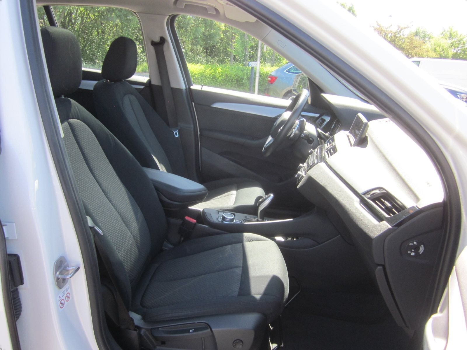 BMW X1 ADVANTAGE AUT NAVI PANO RFK GRA PDC DAB SHZG LORDOSENSTÜTZE