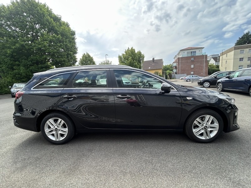 Kia cee'd / Ceed 1.6 CRDi VISION AUTOM*SHZG*NAVI*BTH*PDC*R-CAM