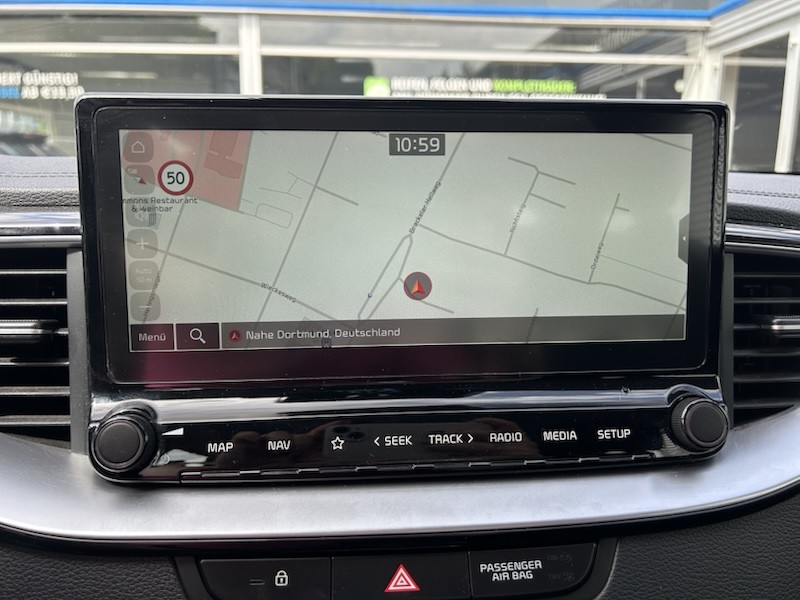 Kia cee'd / Ceed 1.6 CRDi VISION AUTOM*SHZG*NAVI*BTH*PDC*R-CAM