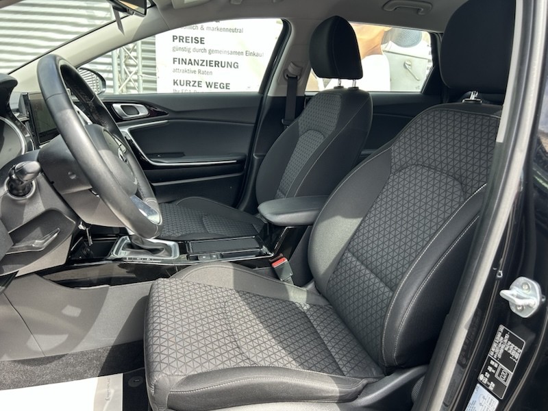 Kia cee'd / Ceed 1.6 CRDi VISION AUTOM*SHZG*NAVI*BTH*PDC*R-CAM