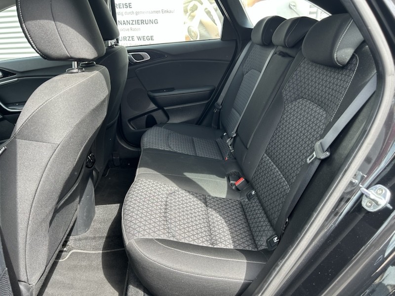 Kia cee'd / Ceed 1.6 CRDi VISION AUTOM*SHZG*NAVI*BTH*PDC*R-CAM