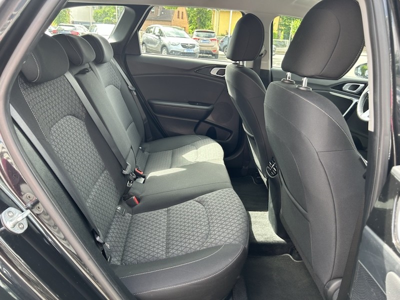 Kia cee'd / Ceed 1.6 CRDi VISION AUTOM*SHZG*NAVI*BTH*PDC*R-CAM