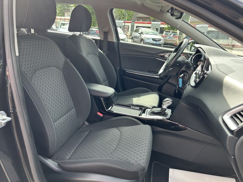 Kia cee'd / Ceed 1.6 CRDi VISION AUTOM*SHZG*NAVI*BTH*PDC*R-CAM