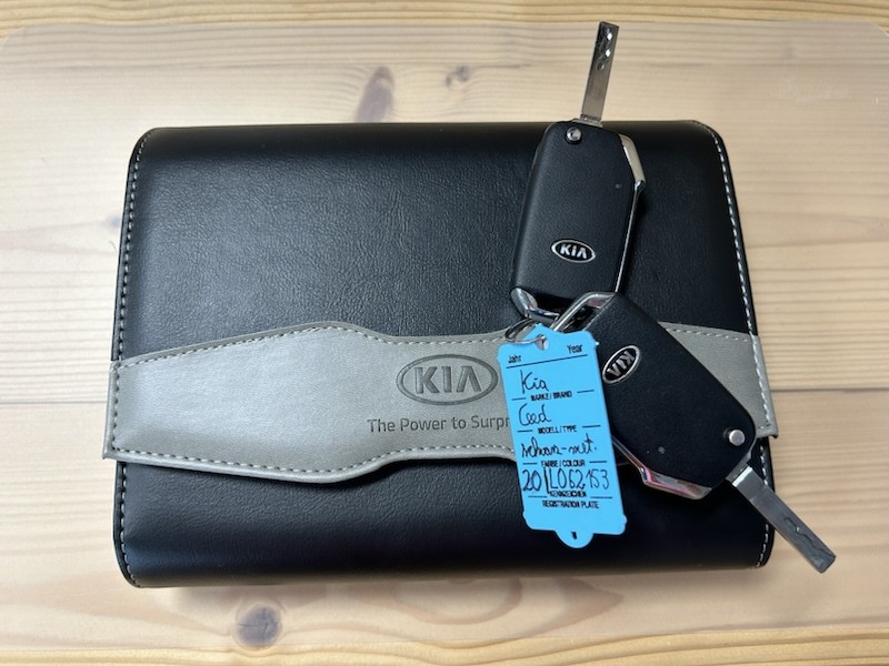 Kia cee'd / Ceed 1.6 CRDi VISION AUTOM*SHZG*NAVI*BTH*PDC*R-CAM