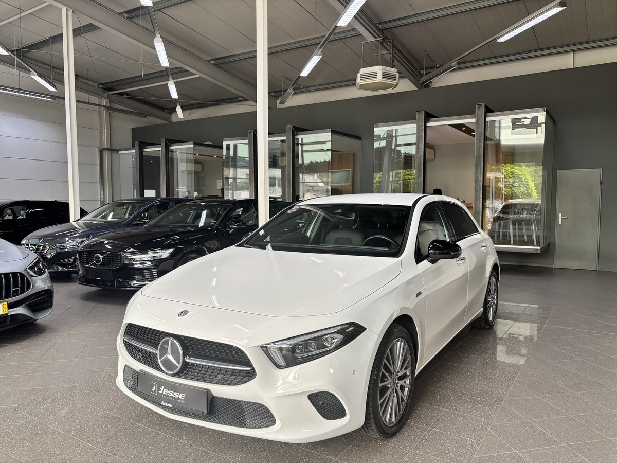 Mercedes-Benz A 250 e Progressive Night LED MBUX RCam Ambiente