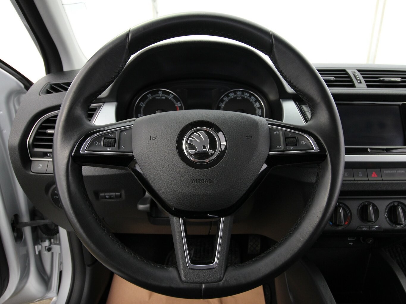 Skoda Fabia Combi 1.0 MPI Ambition KAMERA+SITZHEIZUNG...