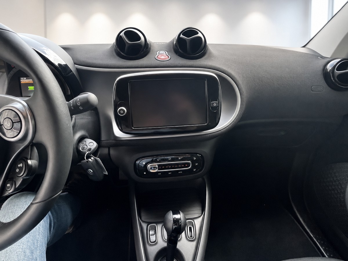 Smart ForTwo EQ PREMIUM PANORAMA CAM MEDIA PDC SHZ ALU 