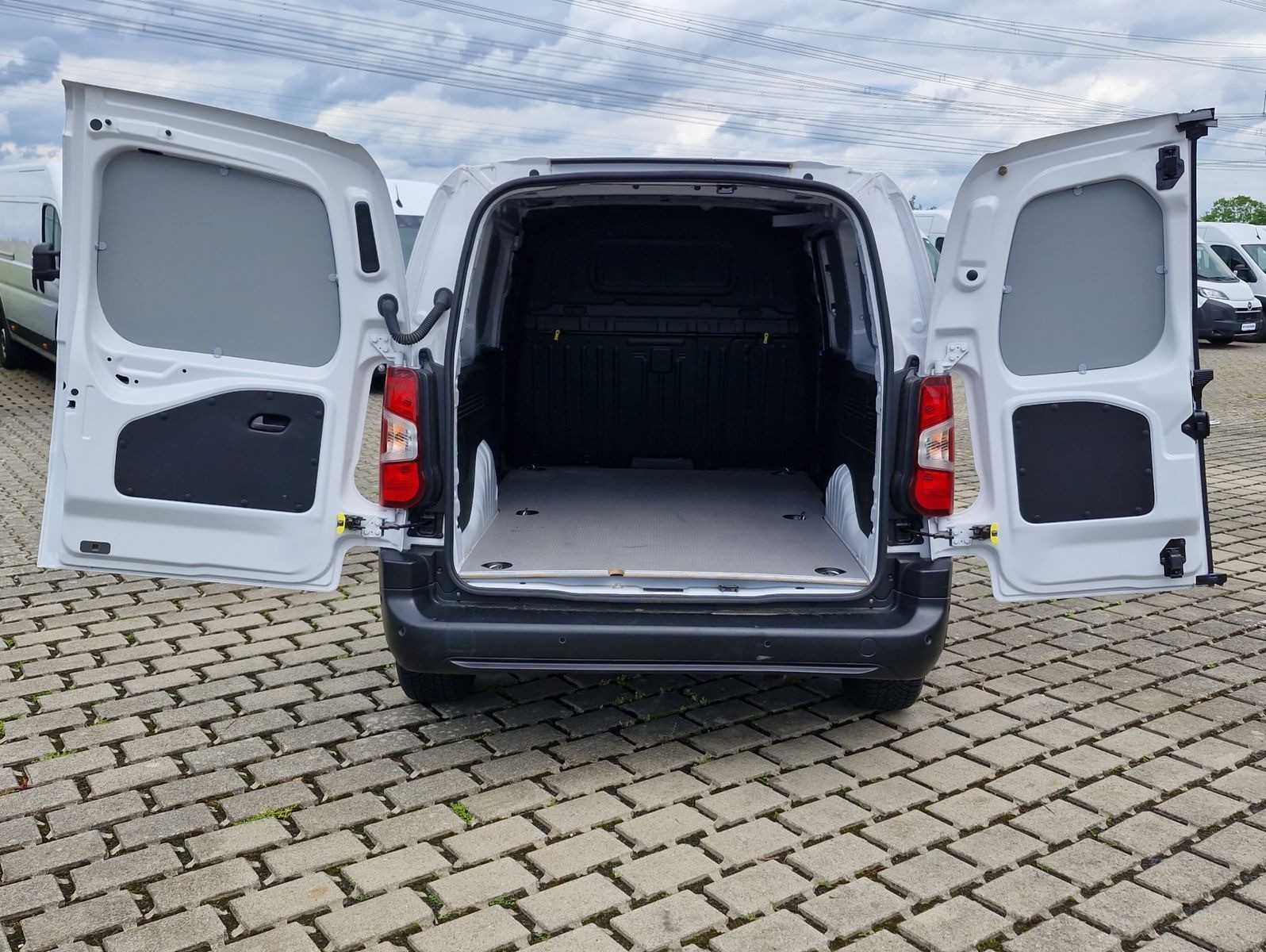 Opel Combo 1.5 D Cargo Edition XL Navi Kamera 180 SHZ