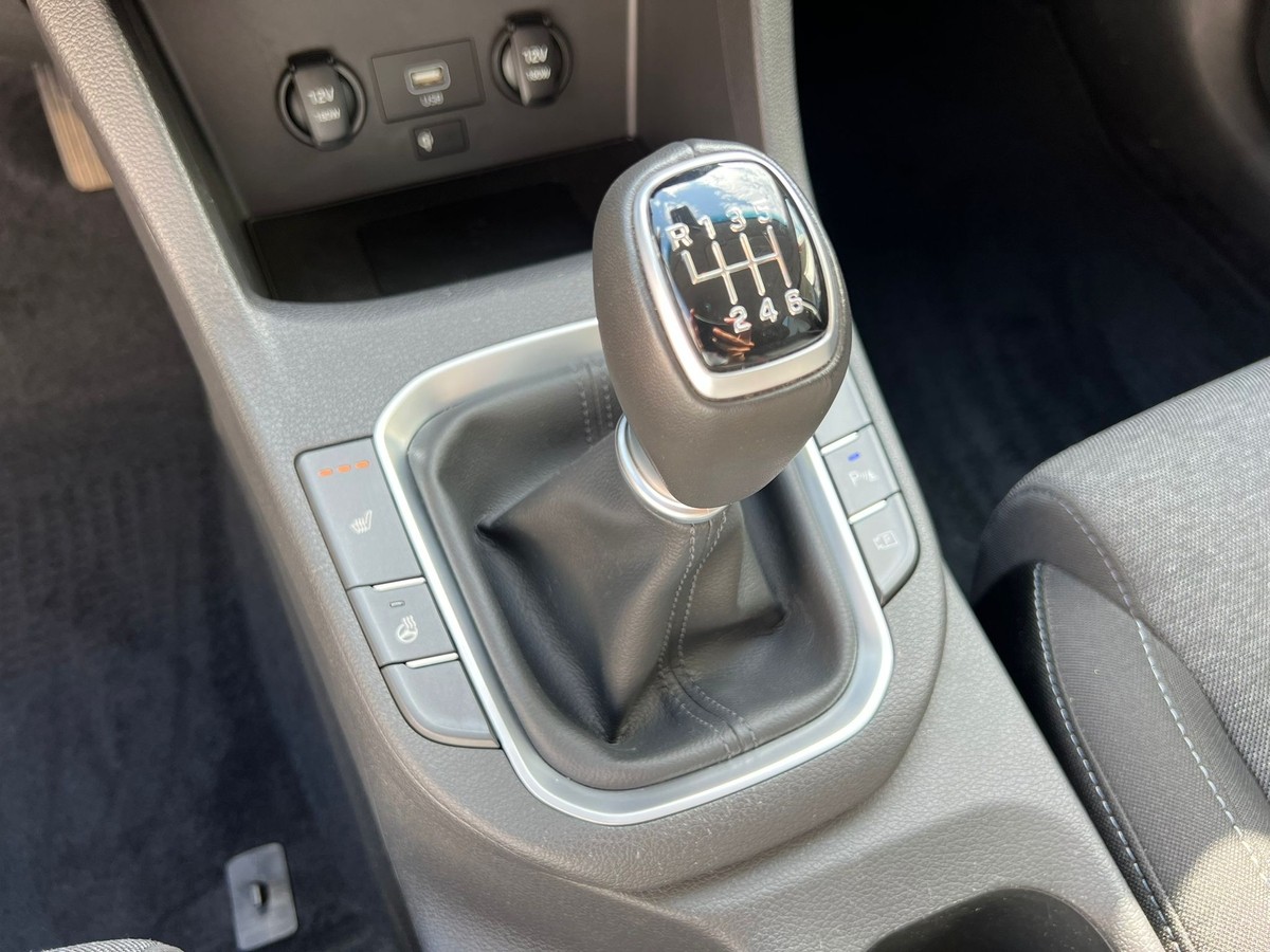 Hyundai i30 1.5 DPI Family Smart - Navi - Sitzhzg - R.Kam  + PDC 