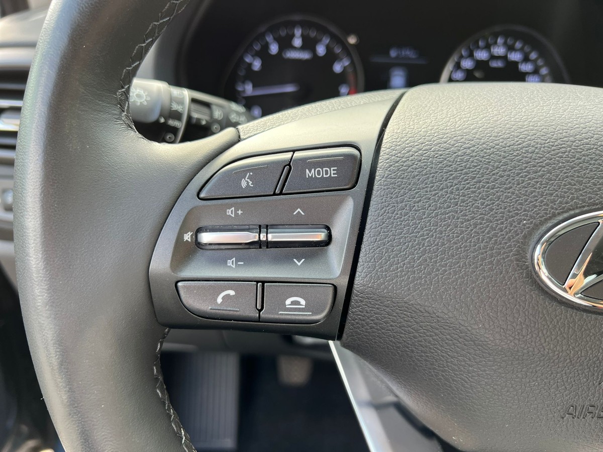 Hyundai i30 1.5 DPI Family Smart - Navi - Sitzhzg - R.Kam  + PDC 