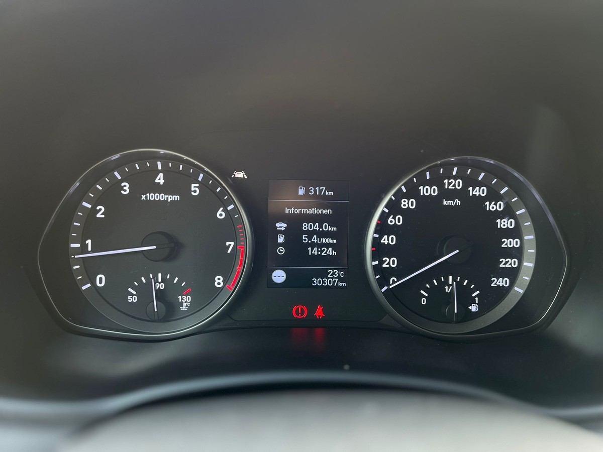 Hyundai i30 1.5 DPI Family Smart - Navi - Sitzhzg - R.Kam  + PDC 