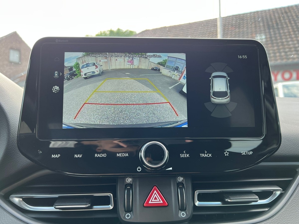 Hyundai i30 1.5 DPI Family Smart - Navi - Sitzhzg - R.Kam  + PDC 